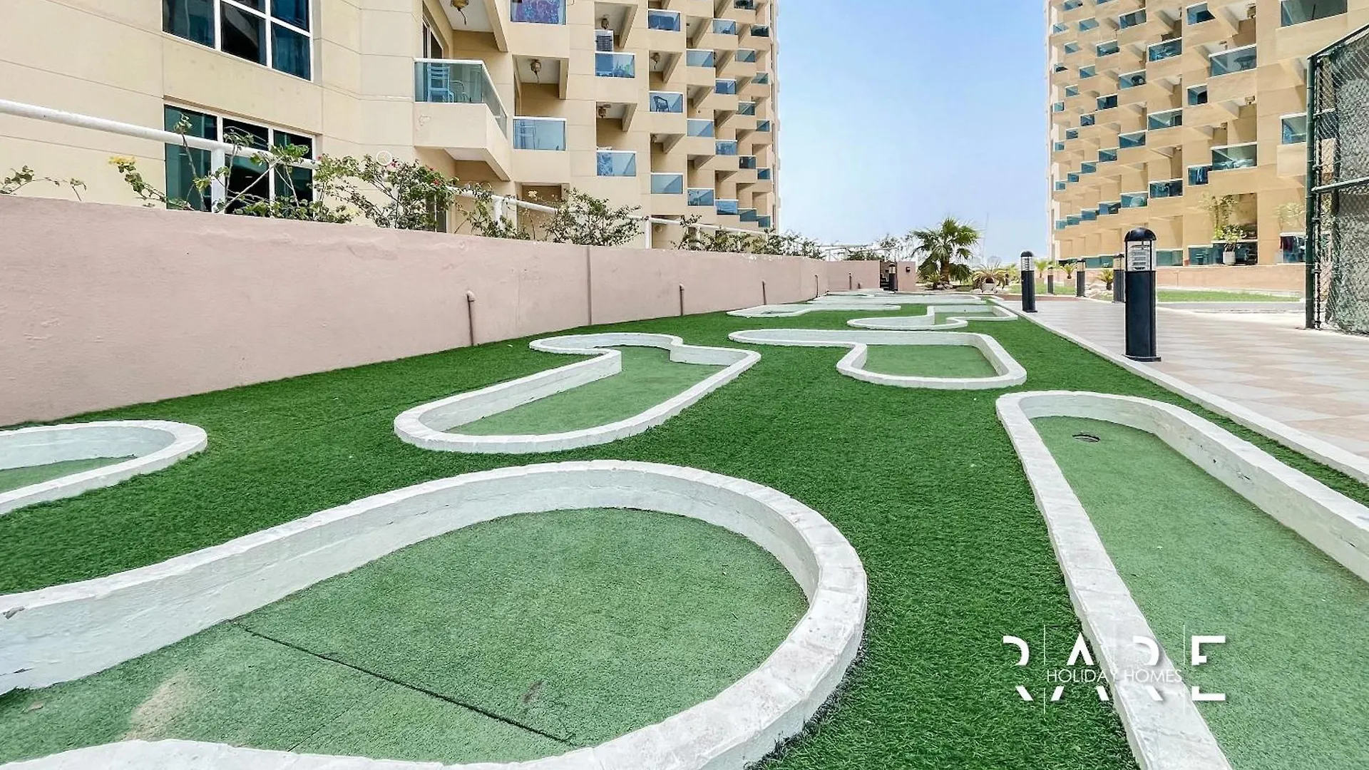 Rare Holiday Homes - Near City Center Ma'Eisem - Pool View - Crescent Tower A - R706 - Impz Dubai United Arab Emirates