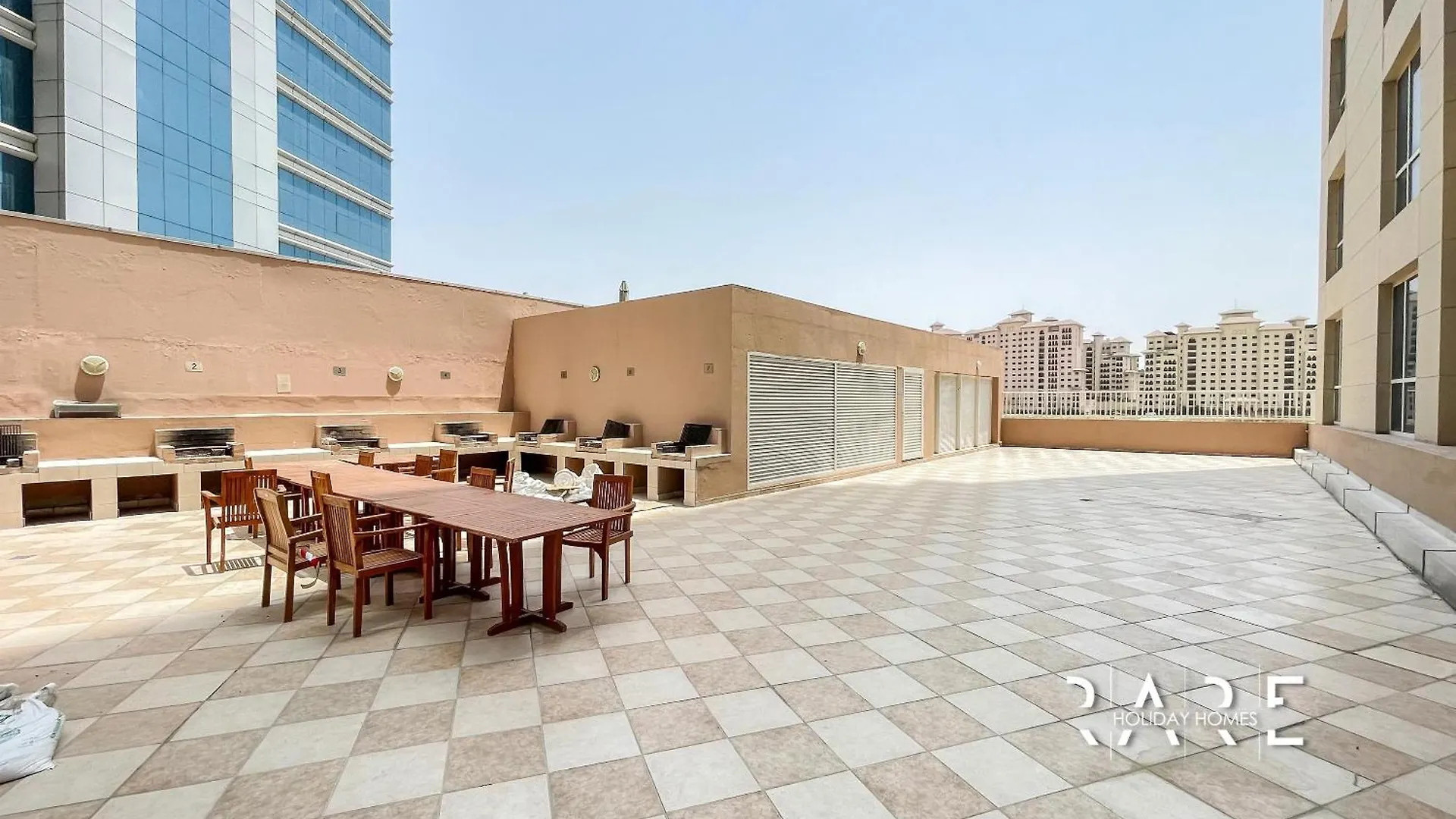Rare Holiday Homes - Near City Center Ma'Eisem - Pool View - Crescent Tower A - R706 - Impz Dubai Apartment