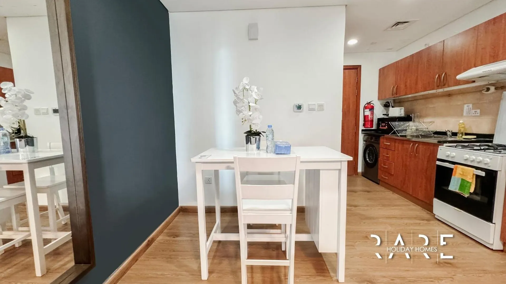 Rare Holiday Homes - Near City Center Ma'Eisem - Pool View - Crescent Tower A - R706 - Impz Dubai United Arab Emirates