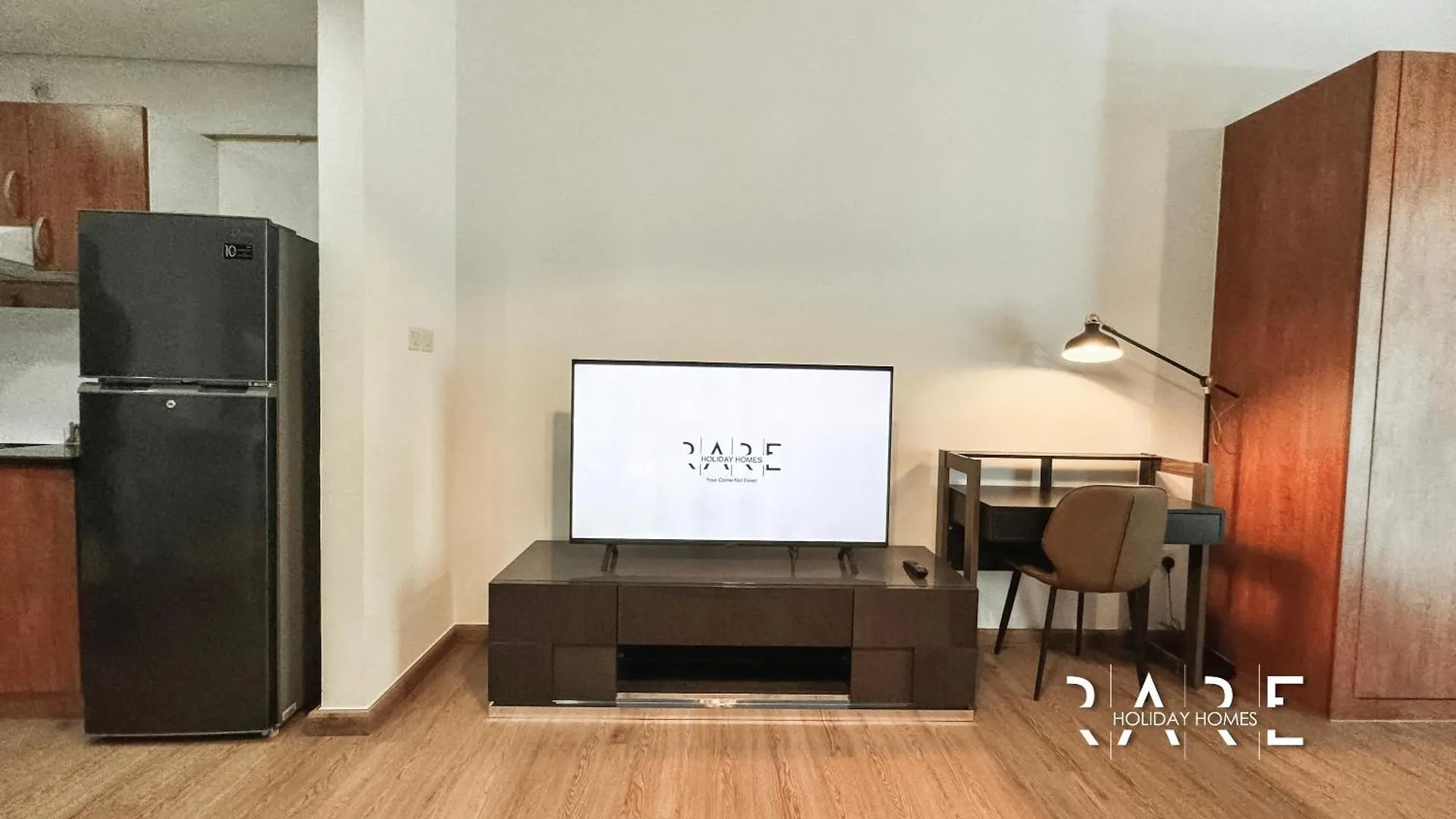Rare Holiday Homes - Near City Center Ma'Eisem - Pool View - Crescent Tower A - R706 - Impz Dubai Apartment
