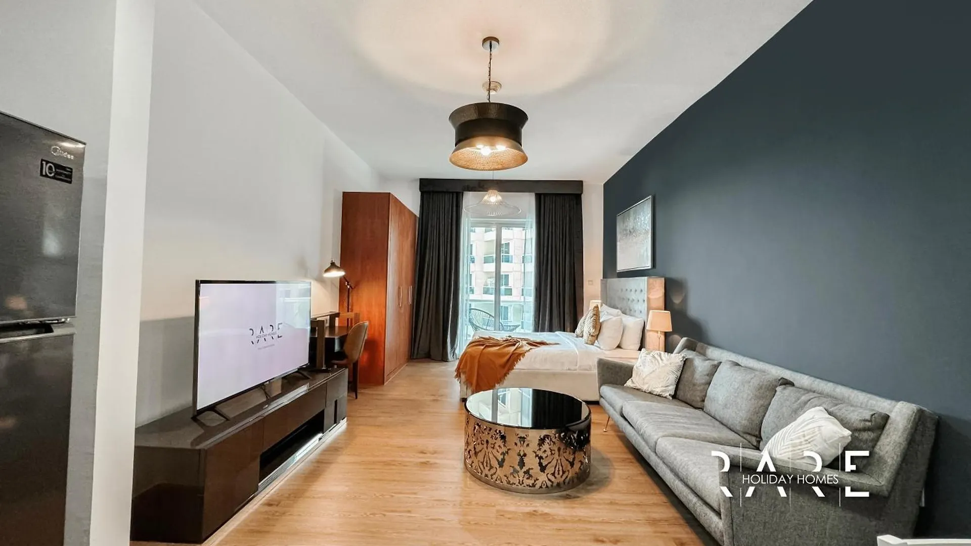 Rare Holiday Homes - Near City Center Ma'Eisem - Pool View - Crescent Tower A - R706 - Impz Dubai 0*,  United Arab Emirates
