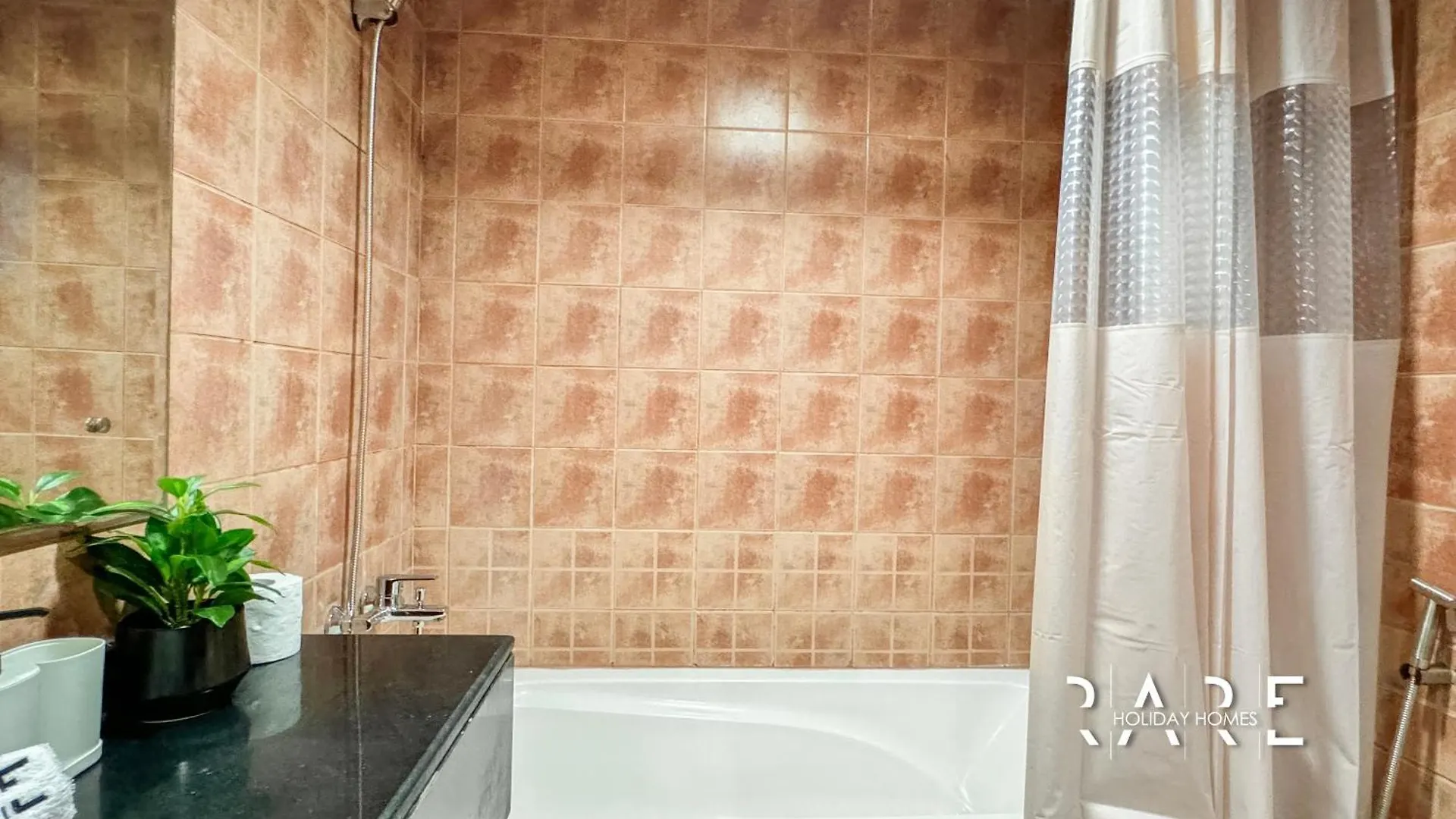 Rare Holiday Homes - Near City Center Ma'Eisem - Pool View - Crescent Tower A - R706 - Impz 두바이 0*,  아랍에미리트