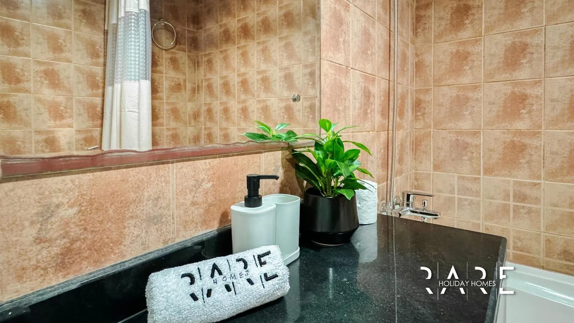 Apartment Rare Holiday Homes - Near City Center Ma'Eisem - Pool View - Crescent Tower A - R706 - Impz Dubai