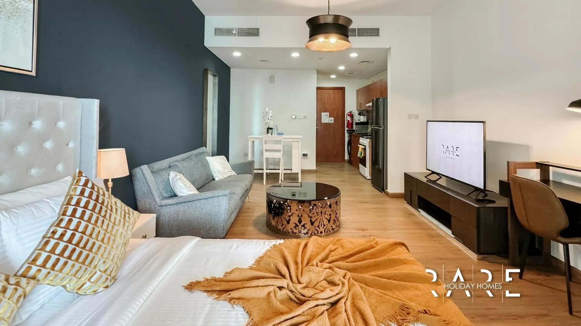 Rare Holiday Homes - Near City Center Ma'Eisem - Pool View - Crescent Tower A - R706 - Impz Dubai