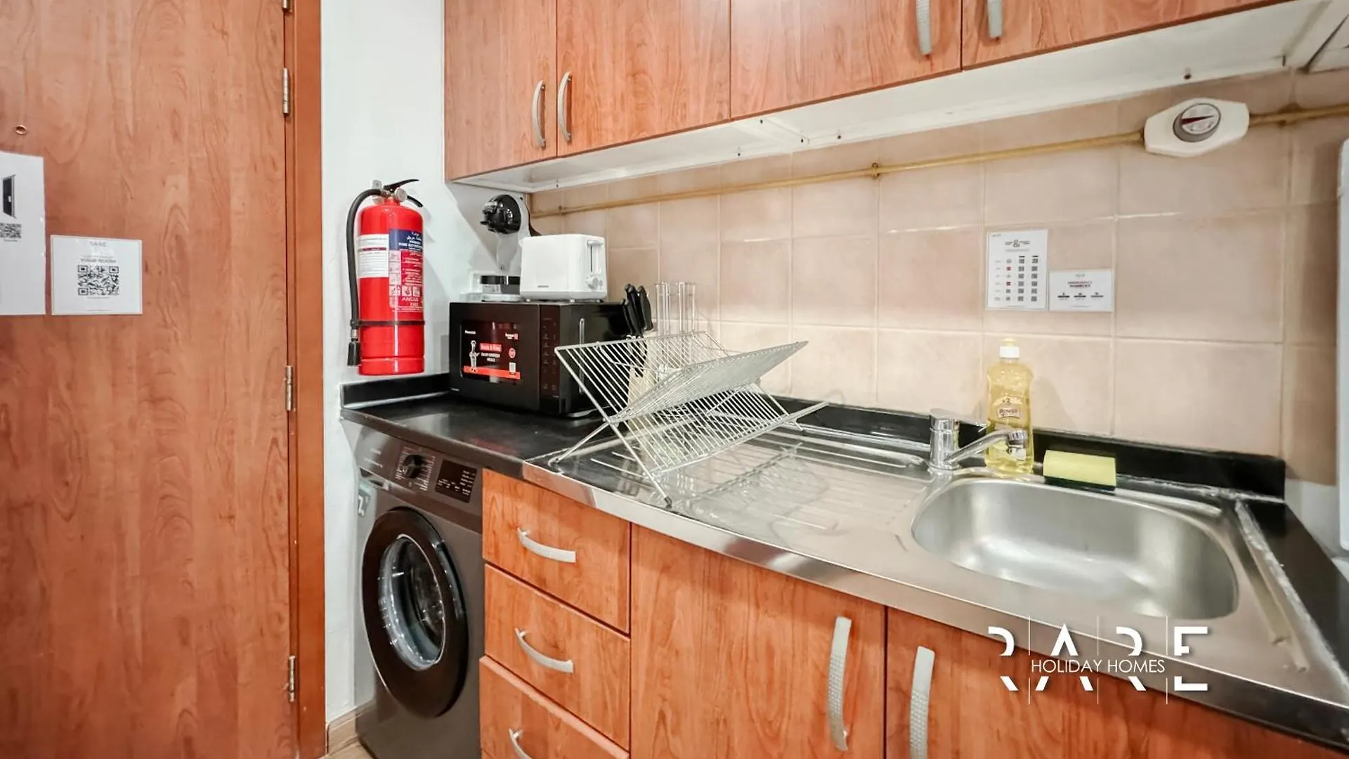 Rare Holiday Homes - Near City Center Ma'Eisem - Pool View - Crescent Tower A - R706 - Impz Dubai Apartment