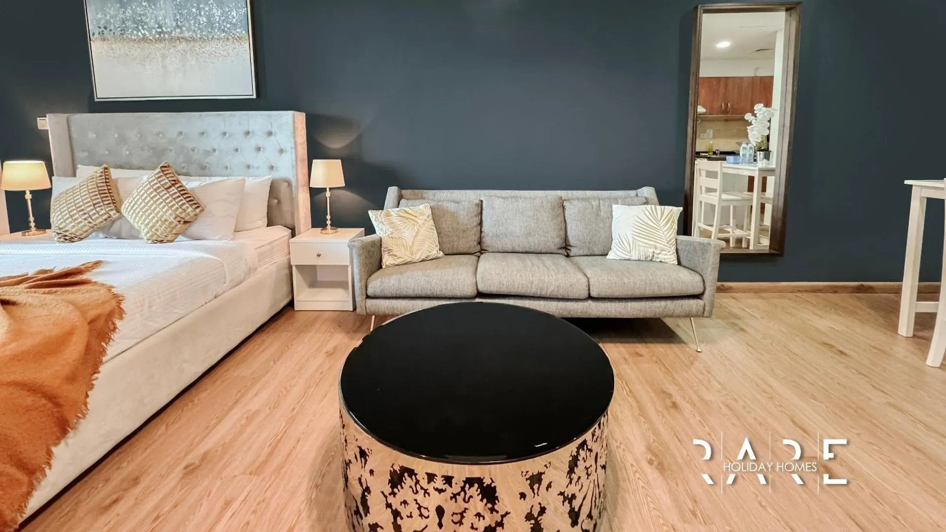 Rare Holiday Homes - Near City Center Ma'Eisem - Pool View - Crescent Tower A - R706 - Impz Dubai