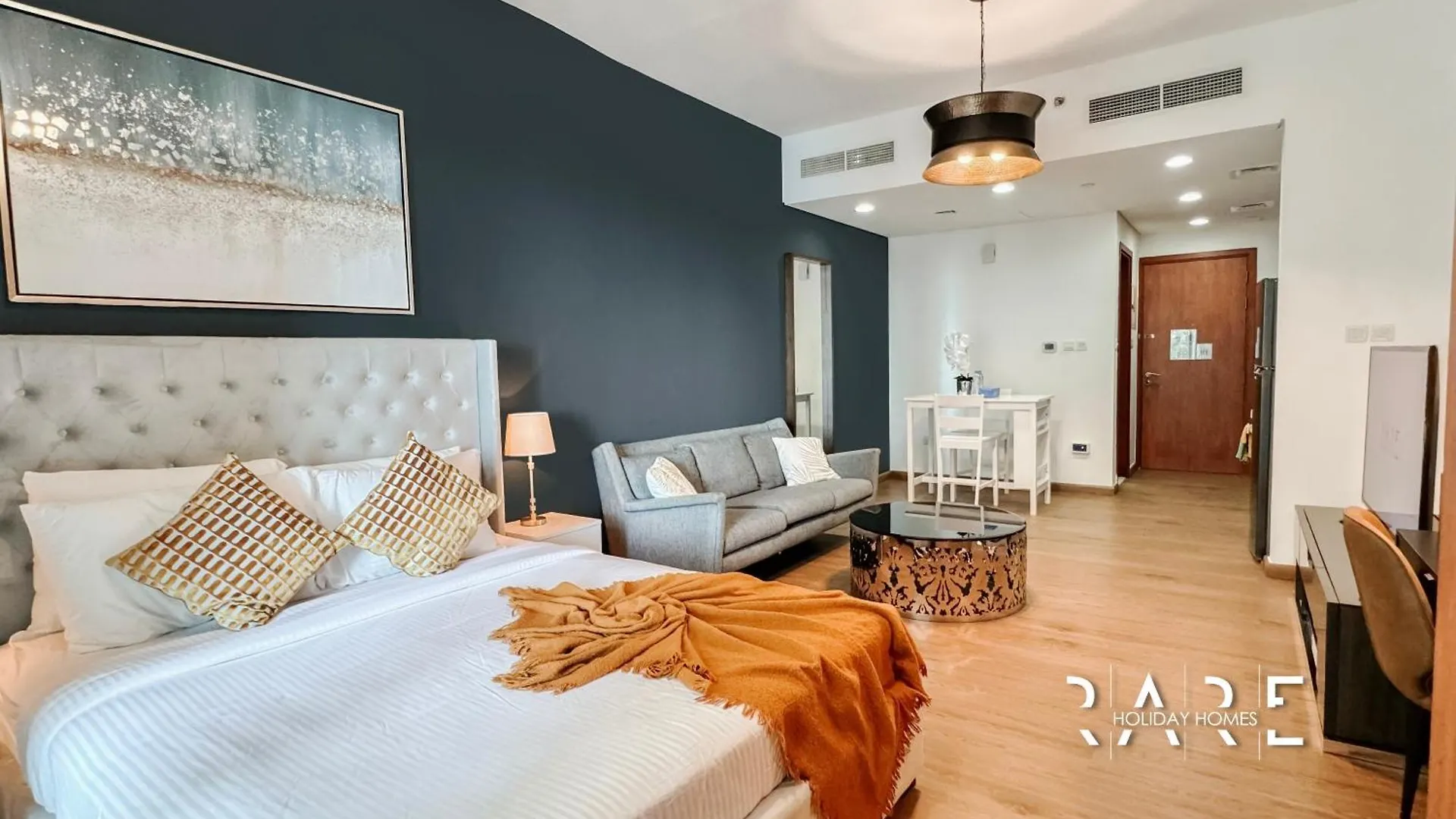 아파트 Rare Holiday Homes - Near City Center Ma'Eisem - Pool View - Crescent Tower A - R706 - Impz 두바이